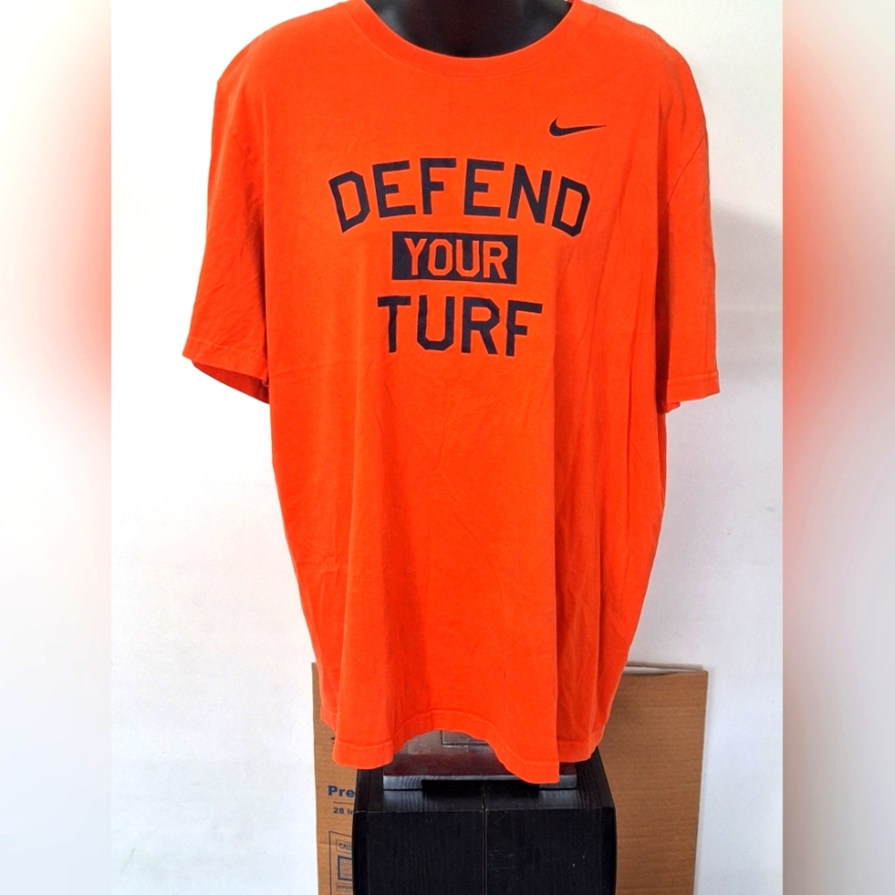Nike unisex XL orange
